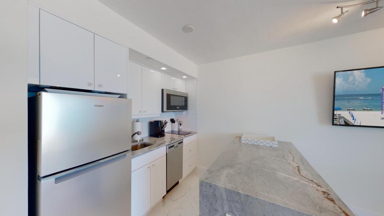 Totally Renovated Beachfront Condo At Apollo! Marco Island Eksteriør billede