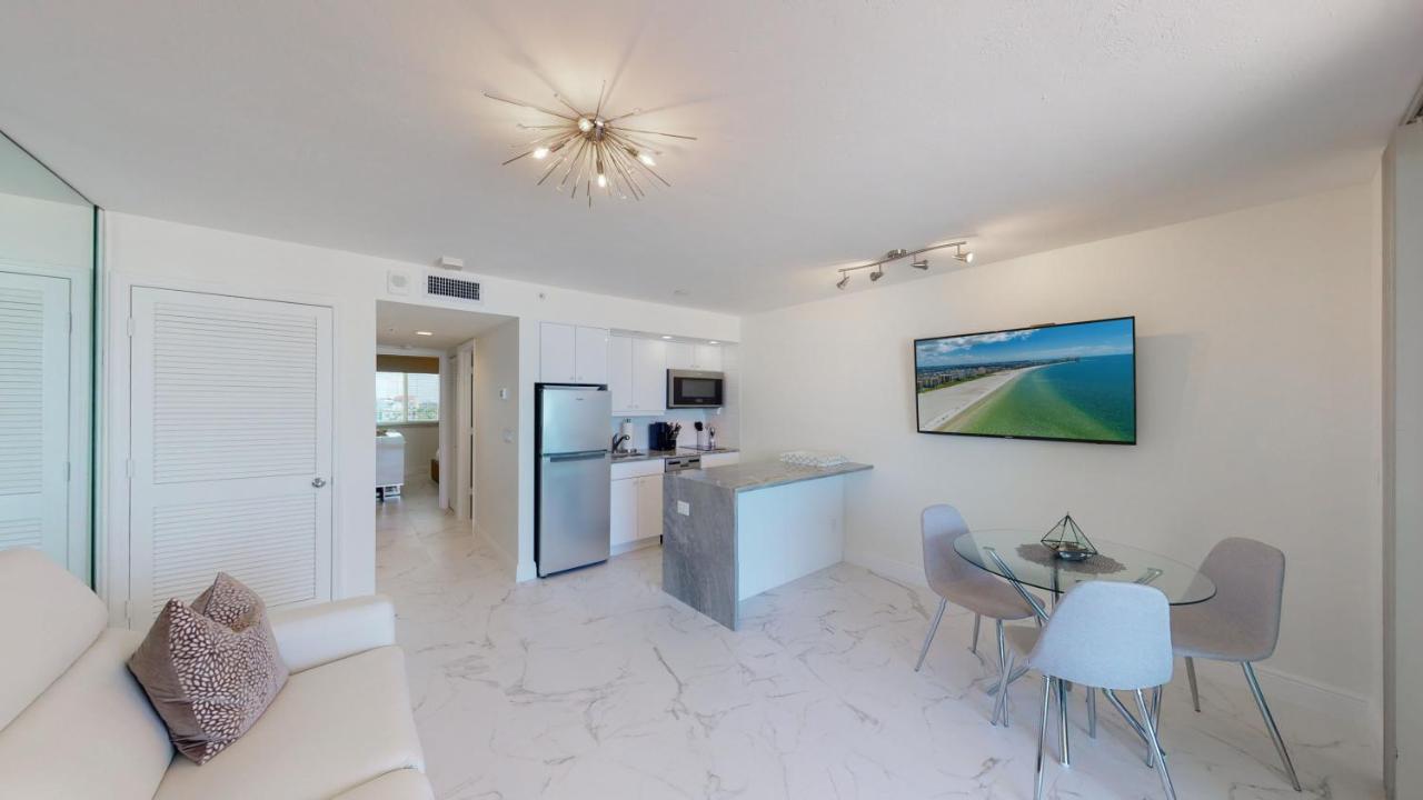 Totally Renovated Beachfront Condo At Apollo! Marco Island Eksteriør billede